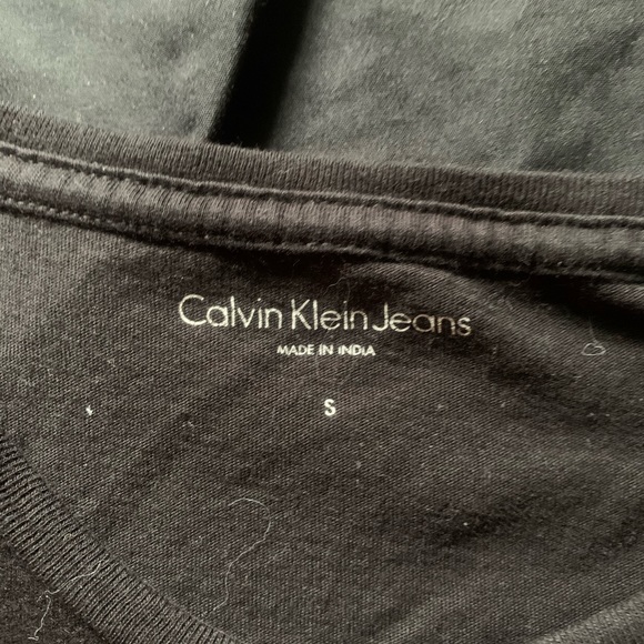 Calvin Klein Black T-shirt - Picture 2 of 2